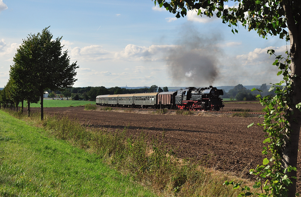 LEG 65 1049-9 auf ihrer letzten Fahrt mit dem DPE 24888 von Freyburg nach Chemnitz Hbf am 10.09.2011 bei St��en. (Foto: Hans-J�rgen Warg)