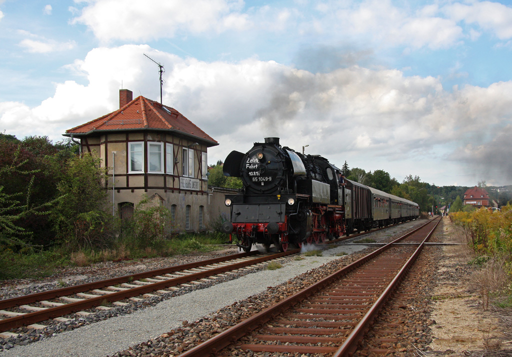 LEG 65 1049-9 auf ihrer letzten Fahrt mit dem DPE 24888 nach Chemnitz Hbf am 10.09.2011 bei der Ausfahrt in Freyburg. (Foto: Ren� Richter)