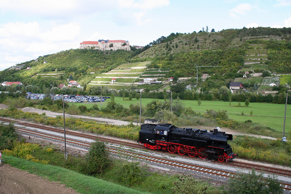 LEG 65 1049-9 beim umsetzen im Bf Freyburg. Danach wird sie auf ihrer letzten Fahrt den Winzerfestsonderzug zur�ck nach Chemnitz bringen; 10.09.2011 (Foto: Marcel Grauke)