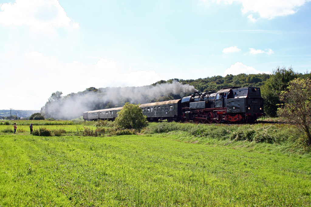 LEG 65 1049-9 mit dem DPE 36562 von Chemnitz nach Freyburg, bei Kleinjena; 11.09.2010 (Foto: Michael Stadelmann)