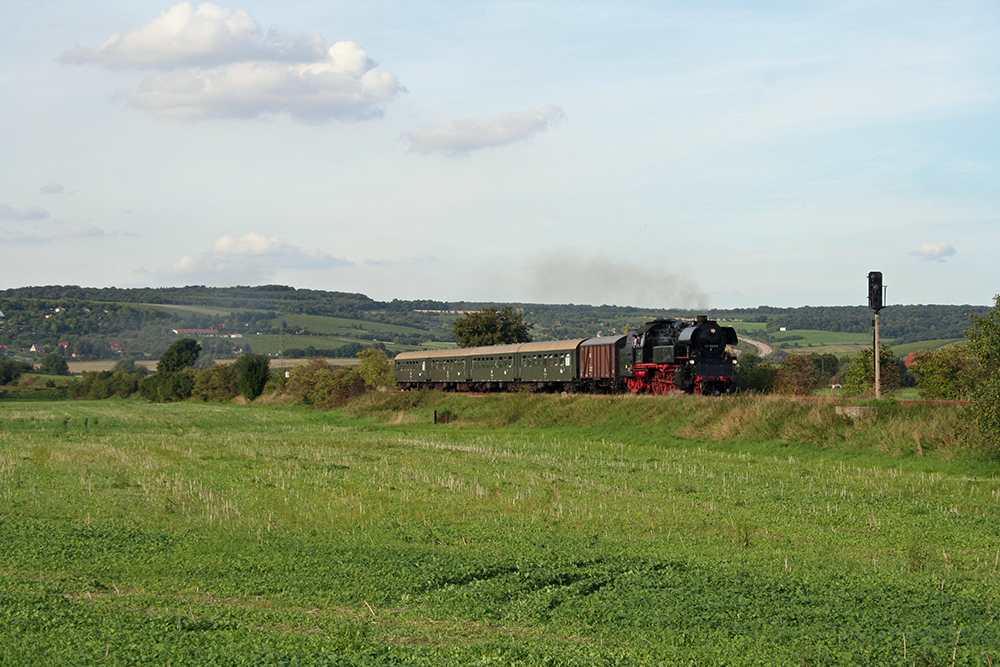LEG 65 1049-9 mit dem DPE 36565 auf der R�ckfahrt von Freyburg nach Chemnitz, bei Kleinjena; 11.09.2010 (Foto: Marcel Grauke)