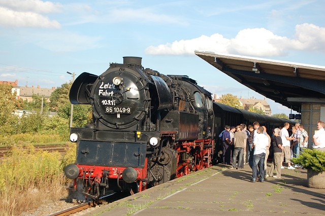 LEG 65 1049-9 w�hrend ihrer letzten Fahrt mit dem DPE 24888 von Freyburg nach Chemnitz Hbf, im Bf Zeitz; 10.09.2011 (Foto: Dampflok015)