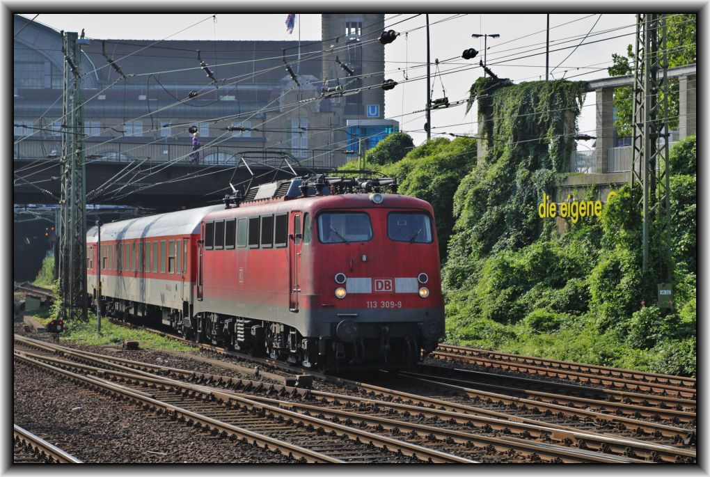 Leider im Gegenlicht...113 309 mit AZ in Richtung Hamburg Altona am 13.08.10 in Hamburg Hbf