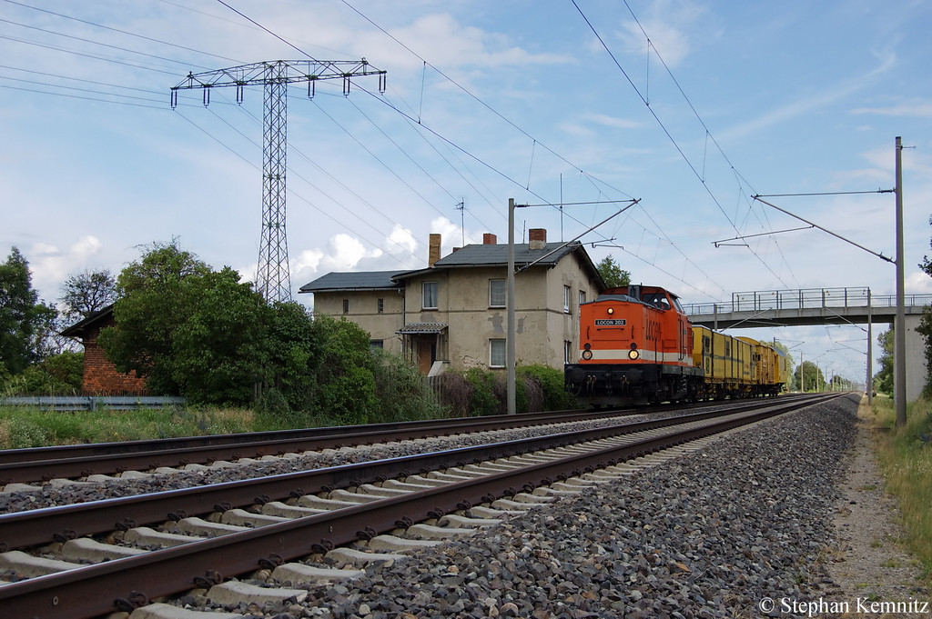 LOCON 202 (201 222-7) ex DR 110 222-7 mit Bauzug in Vietznitz Richtung Friesack(Mark) unterwegs. 01.07.2011