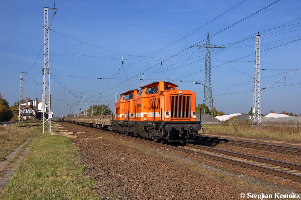 LOCON 207 (212 358-6) & LOCON 208 (212 357-8) LOCON LOGISTIK & CONSULTING AG mit einem Schotterzug (alt) in Satzkorn und fuhren in Richtung Golm weiter. Netten Gru an den Tf! 19.10.2012