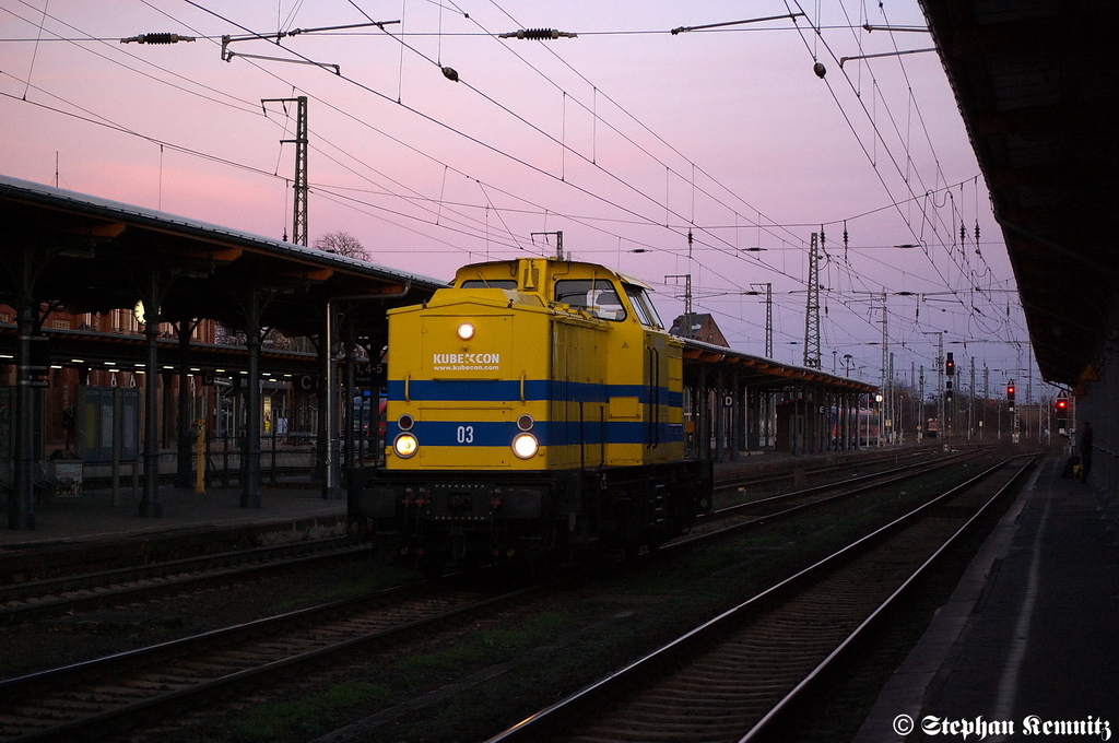 LOK 03 (202 494-1) der KCL - KUBE CON logistics GmbH als Lz in Stendal. 28.12.2011