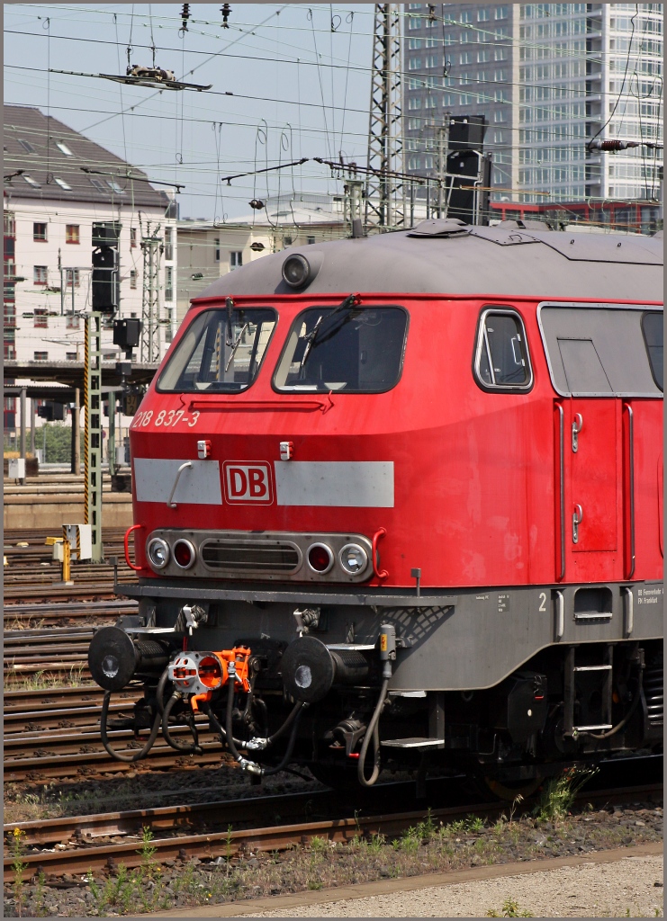 Mal etwas nher...218 837 am 21.05.11 in Frankfurt (Main) Hbf