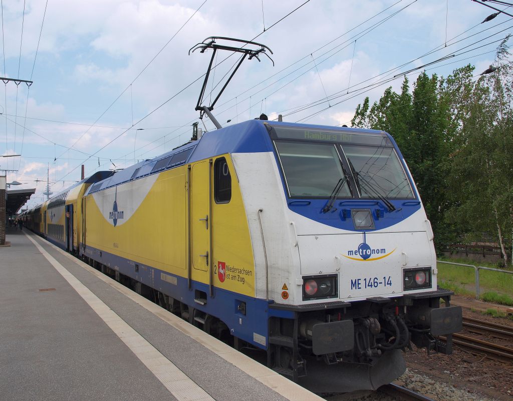 ME 146-14  Sarstedt  stand mit dem MEtronom nach Hamburg Hbf abfahrbereit im Bremer HBF am 12.6