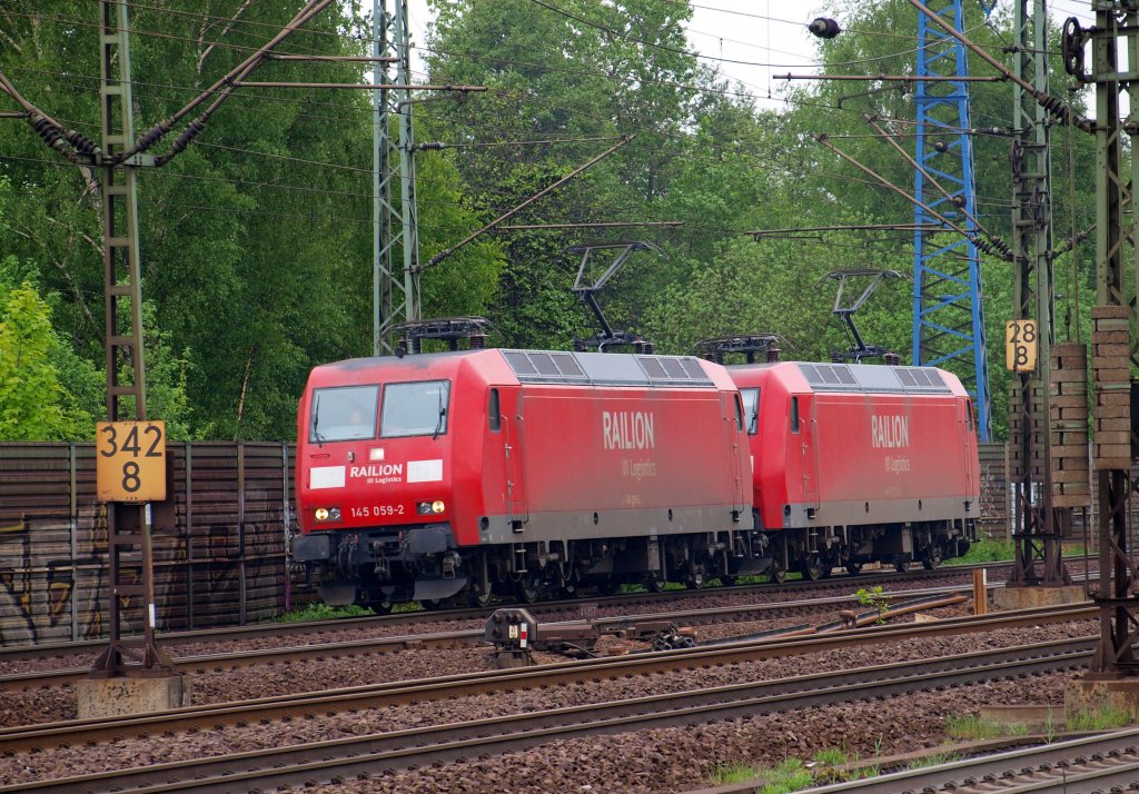 Meine Gte 2 Matzi's miteinander fuhren gemeinsam mit hoher Geschwindigkeit ber die Harburger Gtergleise am 22.5.