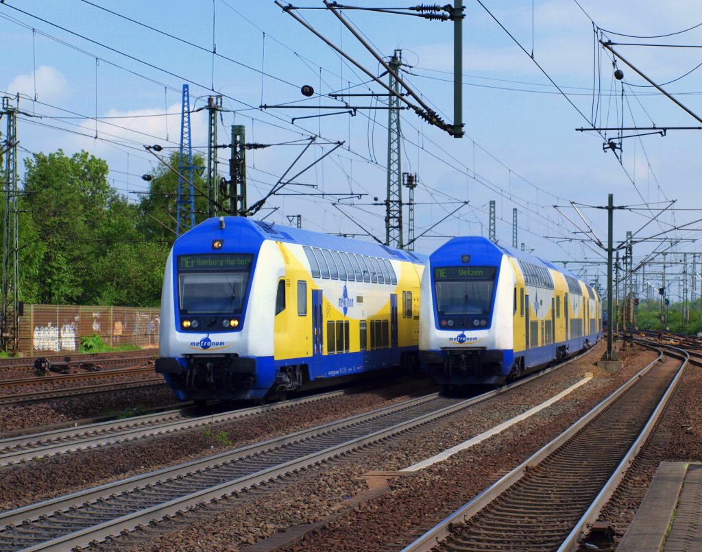 Metronomtreffen im Bahnhof Harburg. Der Metronom nach Uelzen traf auf den von Winsen/Luhe kommenden Metronom Regional am 22.5.