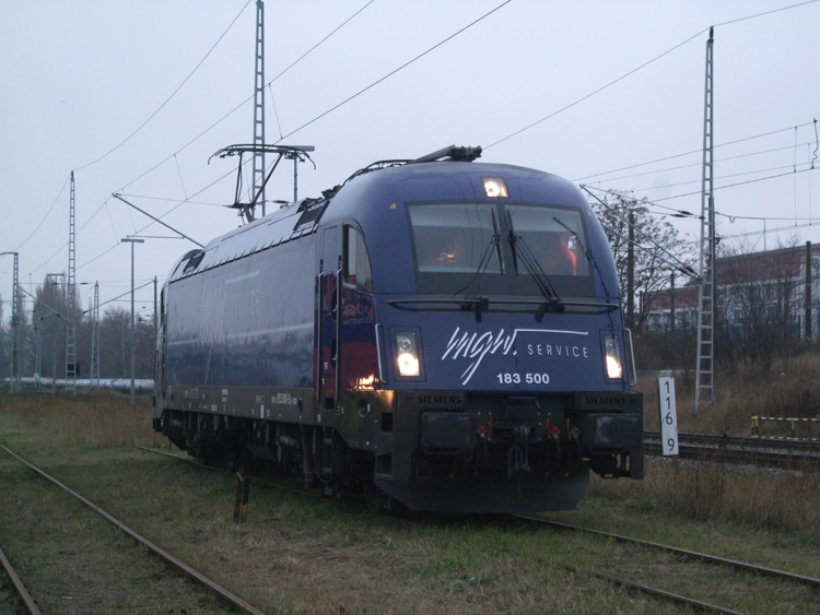 MGW-Taurus 183 500 kurz nach der Ankuft aus Bad Schandau.Aufgenommen im Bahnhof Rostock-Bramow.