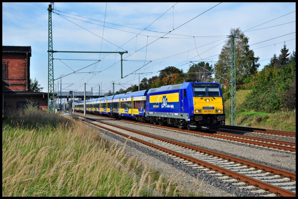 Mit dem Connex nach Leipzig saust die 146 520 am 02.10.2011 durch Kavelstorf ihrem nchsten Halt Plaaz entgegen.