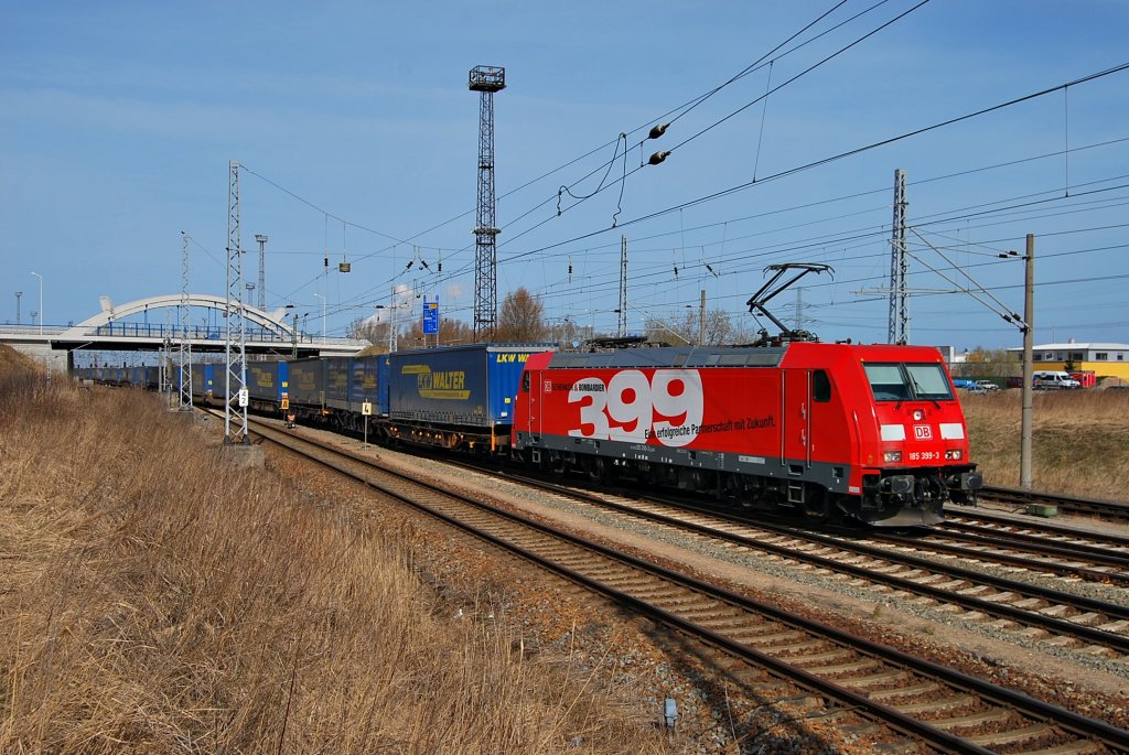 Mit dem TEC 42153 verlsst die 185 399 am 01.04.2011 Rostock-Seehafen.