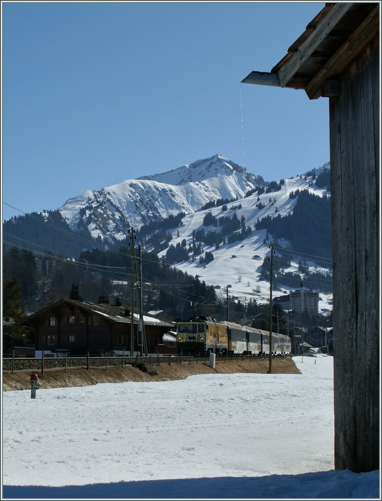 MOB GDe 4/4 mit einem Panoramic Express zwischen Gstaad und Saanen. 
13. Mrz 2012