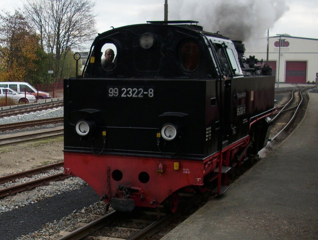 Molli-Lok 99 2322 am 31.Oktober 2009 in Bad Doberan zur bernahme ihres Zuges nach Khlungsborn West.