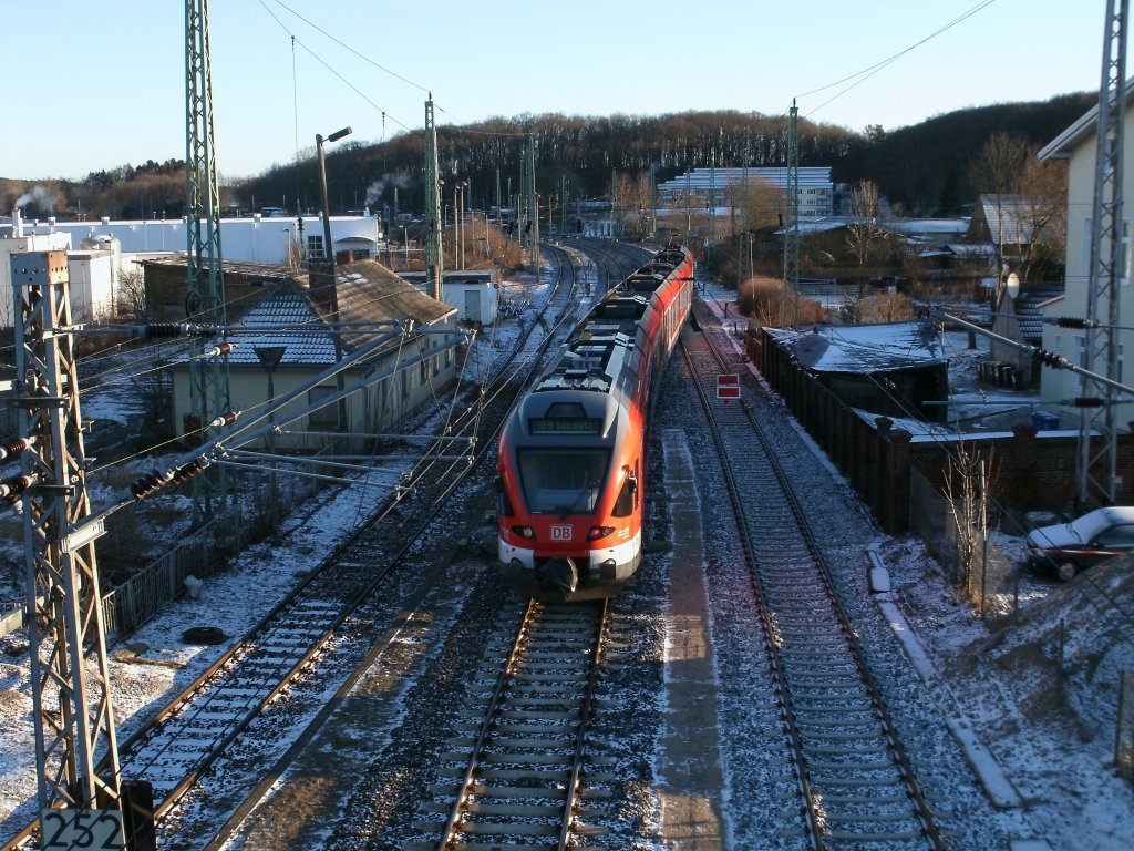 Morgentliche Ausfahrt von 429 028 als RE Rostock-Sassnitz aus Bergen/Rgen am 12.Februar 2011.