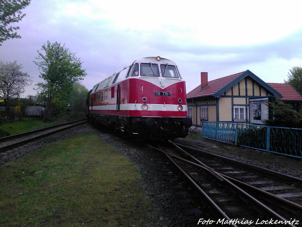 MTEG 118 770-7 wird aufs Abstellgleis rangiert im bahnhof Putbus am 10.5.13