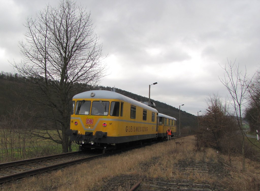 Nach der Ankunft am 12.03.2012 in Nebra fuhren die beiden Gleismesstriebwagen 726 002-9 + 725 002-0 weiter Richtung Wangen bis hinter das Einfahrtssignal vom Bf Nebra, bevor es zur�ck nach Naumburg Hbf ging.