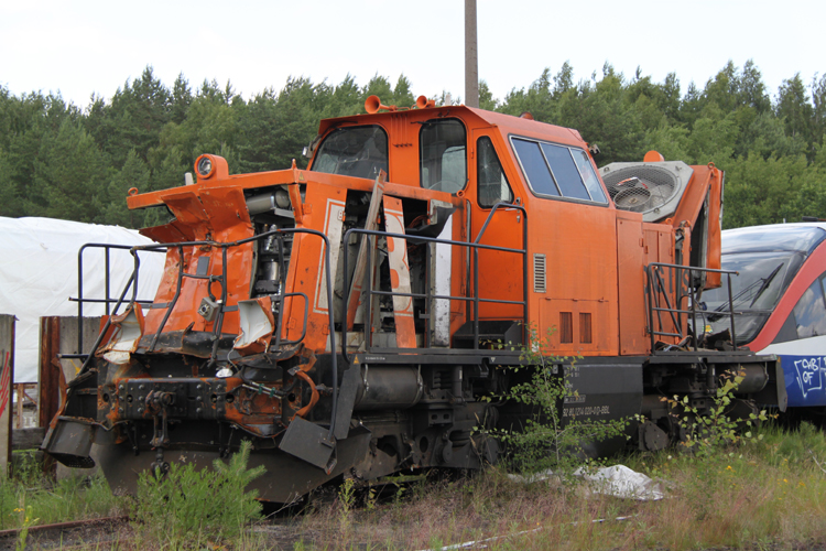 Nach dem Zugunglck bei Neustrelitz sieht die 214 020-0 so aus im Bahnwerk Neustrelitz (Netinera Werke GmbH)Aufgenommen am 17.06.2011