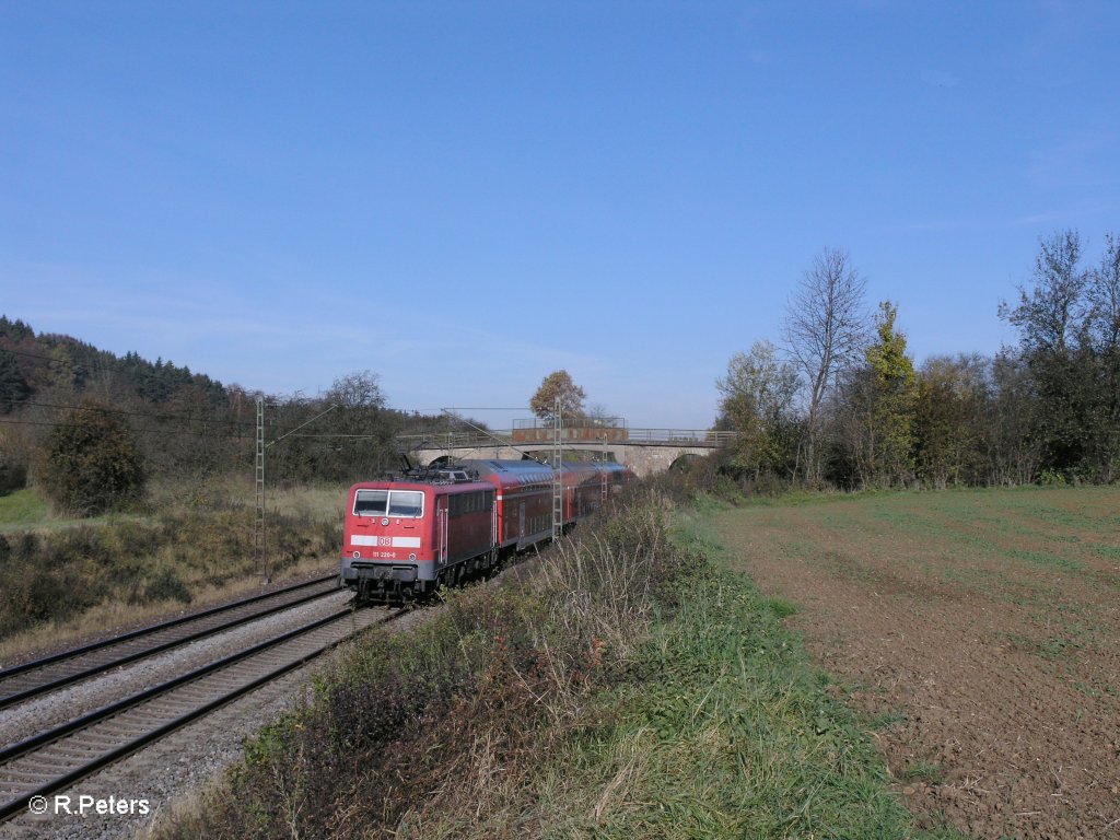 Nachschuss von 111 220-0 mit RE4244 Mnchen – Nrnberg bei Dettenhofen. 29.10.10
