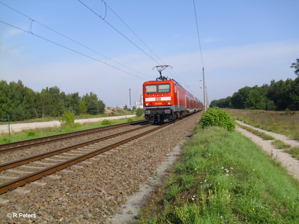 Nachschuss von 114 020 mit dem RE1 Magdeburg bei Eisenhttenstadt 13.08.10