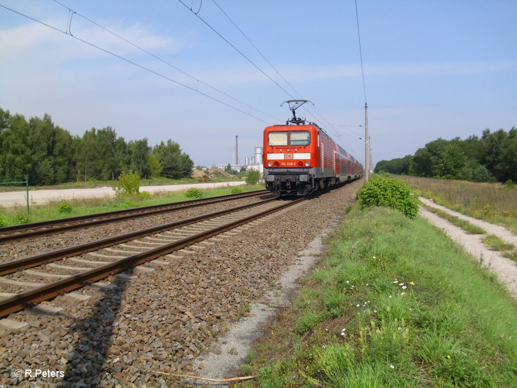 Nachschuss von 114 029-2 mit RE1 Magdeburg am 12.08.10 bei Eisenhttenstadt.