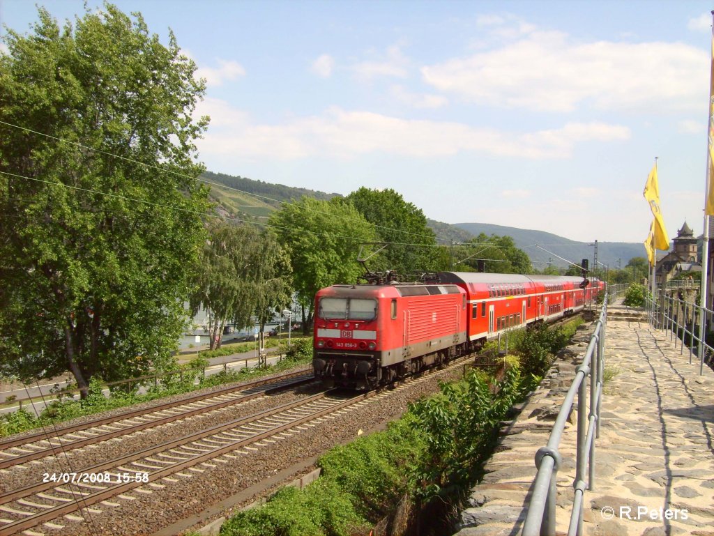 Nachschuss von 143 856-3 bei der Einfahrt in Oberwesel mit RE Frankfurt/Main. 24.07.08