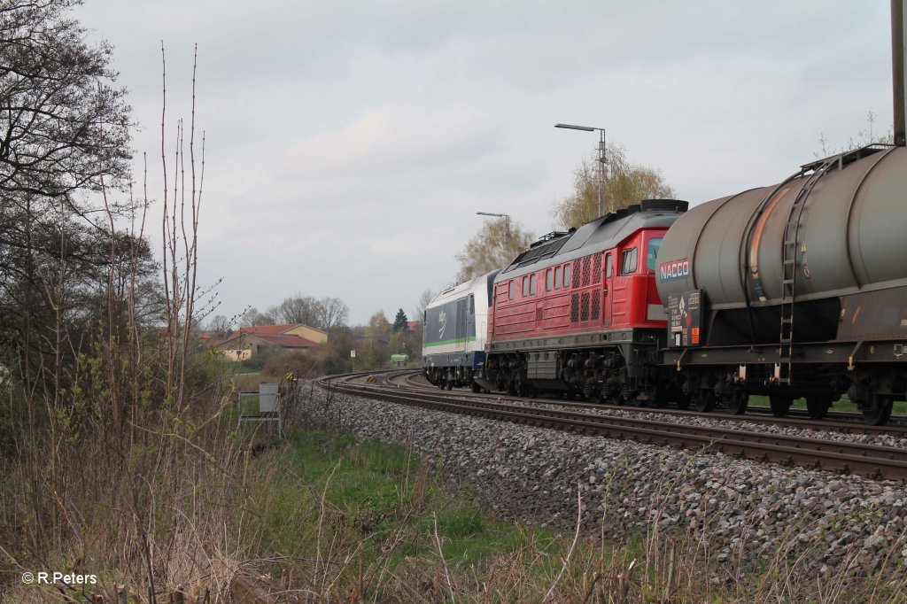 Nachschuss von 223 152 und der Ludmilla mit Kesselzug.