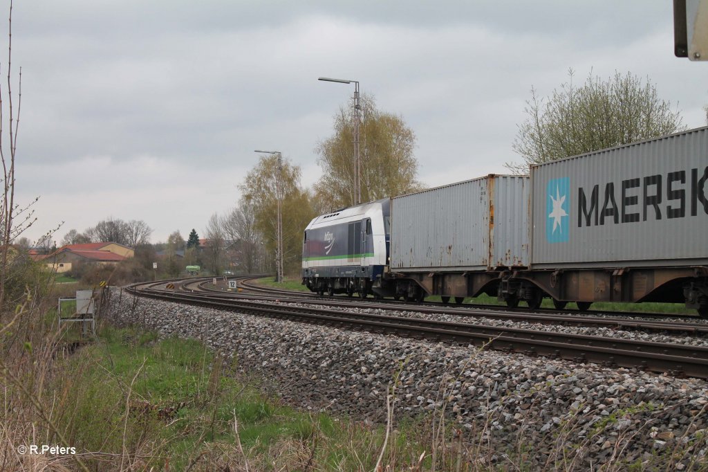 Nachschuss von 223 152 wie sie den Containerzug raus zieht. 29.04.13