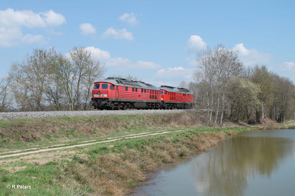 Nachschuss von 232 601-5 und 233 452-2 sdlich von Wiesau. 25.04.13