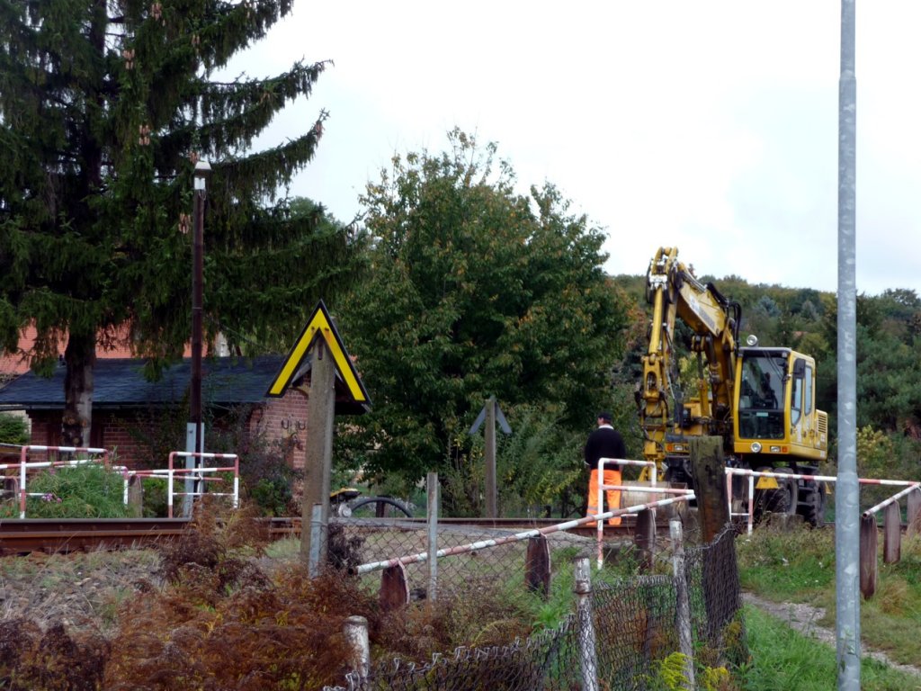 Neben dem ehemaligen Posten 9 wird der neue Haltepunkt in Ro�bach gebaut; 12.10.2011 (Foto: Klaus Pollm�cher)