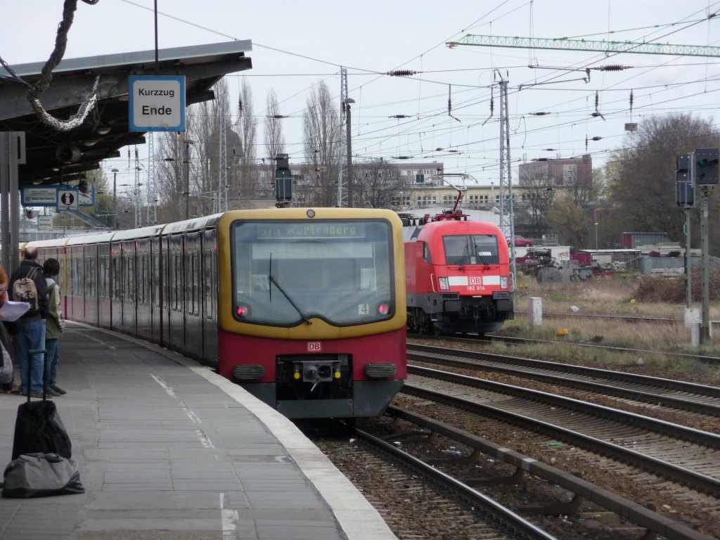 Neben einem 481er ist hier am 09.04.2012 an der Warschauer Strae 182 014 zu sehen.
S75 -> Wartenberg