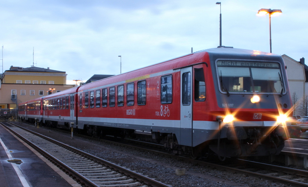 Noch 4 Tage dann ist´s vorbei mit der roten Bedrohung! 628 697 abgestellt am 06.12.11 in Fulda