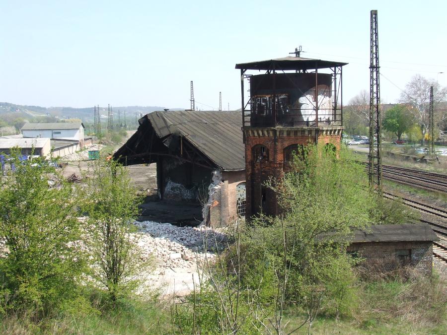 Nur ein trauriger Rest des Bw Naumburg ist noch vorhanden und wird in der n�chsten Zeit auch noch abgerissen werden; 24.04.2010 (Foto: Burkhardt K�hler)