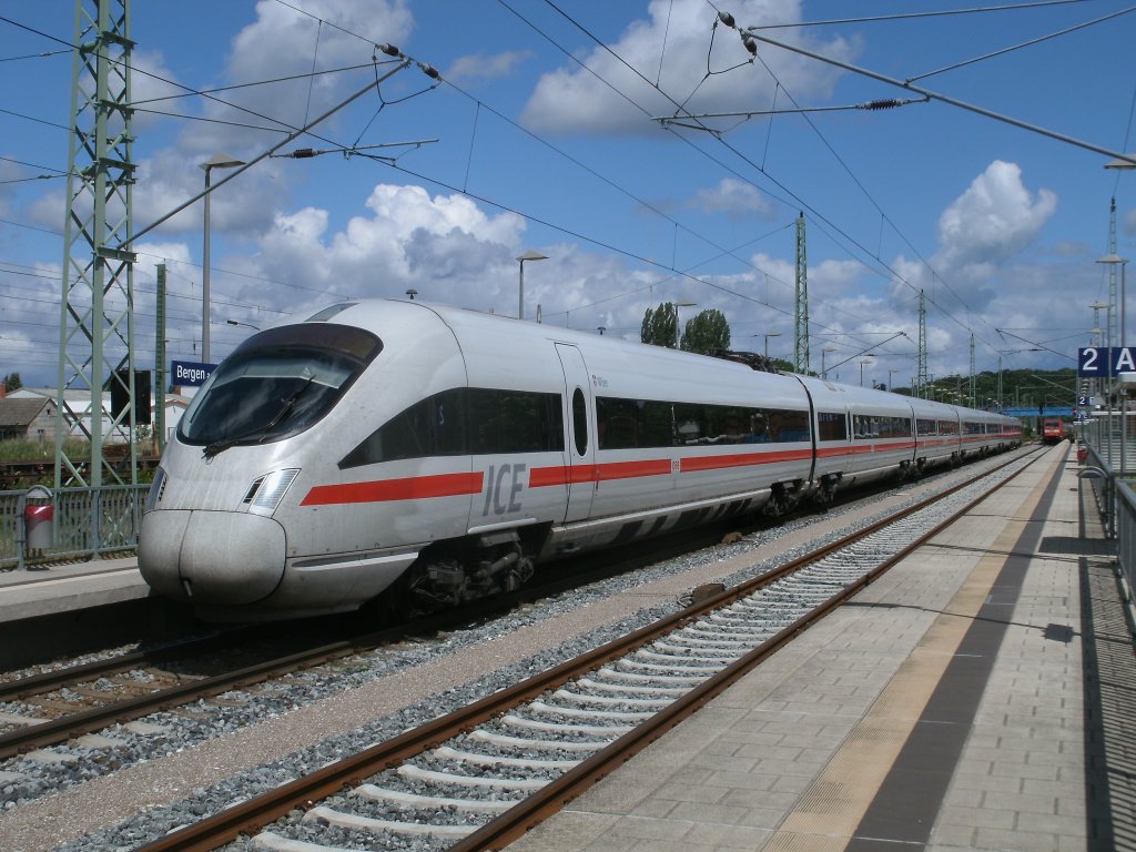 BB 4011 090/590 als ICE 1715 Binz-Mnchen,am 25.Juni 2011,beim Zwischenhalt in Bergen/Rgen.