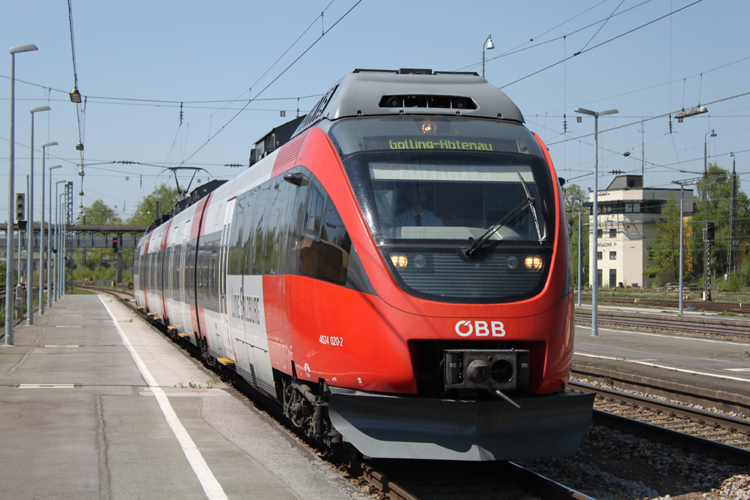 BB-Talent als S-Bahn nach Galling-Abtenau bei der Einfahrt im Bahnhof Freilassing.(23.04.2011)