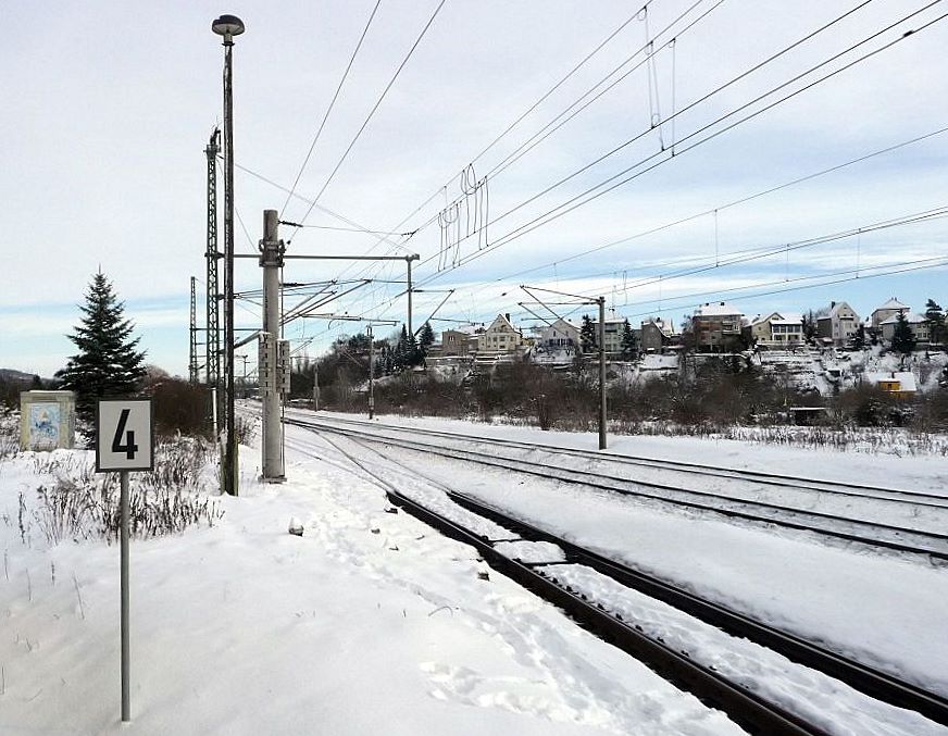 �stliche Bahnhofsausfahrt in Naumburg Hbf; 10.12.2010 (Foto: Ralf Kuke)
