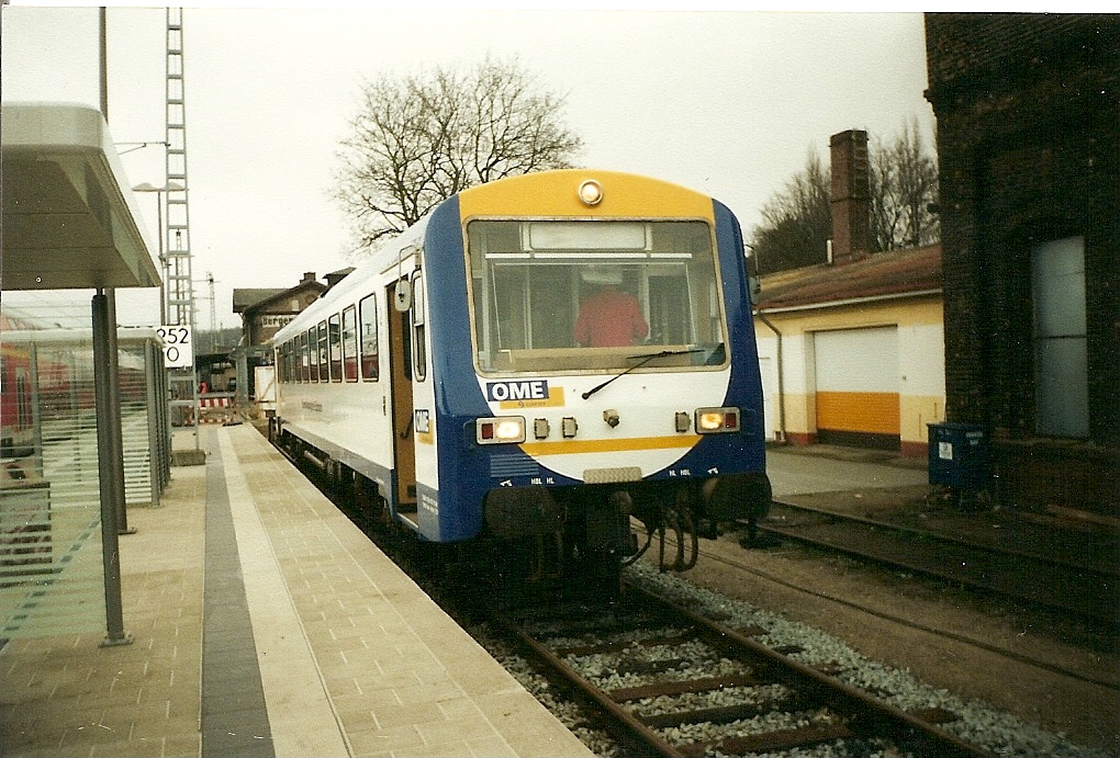 OLA-Vorgnger die OME mit dem Triebwagen VT 411 der zwischen Bergen/Rgen und Lauterbach Mole fuhr,in Bergen/Rgen.