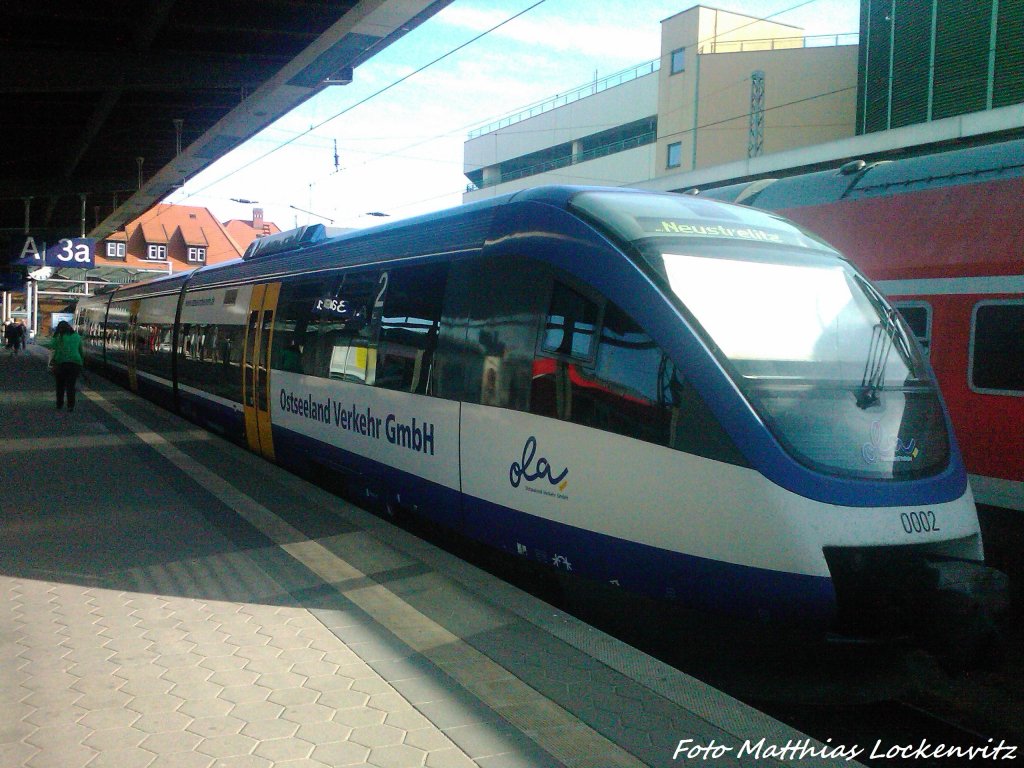 OLA VT 0002 mit Ziel Neustrelitz Hbf im Bahnhof Stralsund hbf am 29.5.12