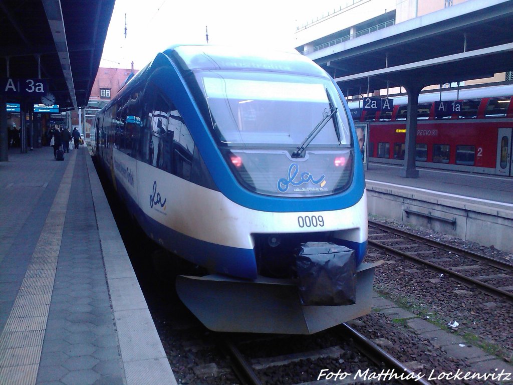 OLA VT 0009 mit Ziel Neustrelitz Hbf im Bahnhof Stralsund Hbf am 3.2.13