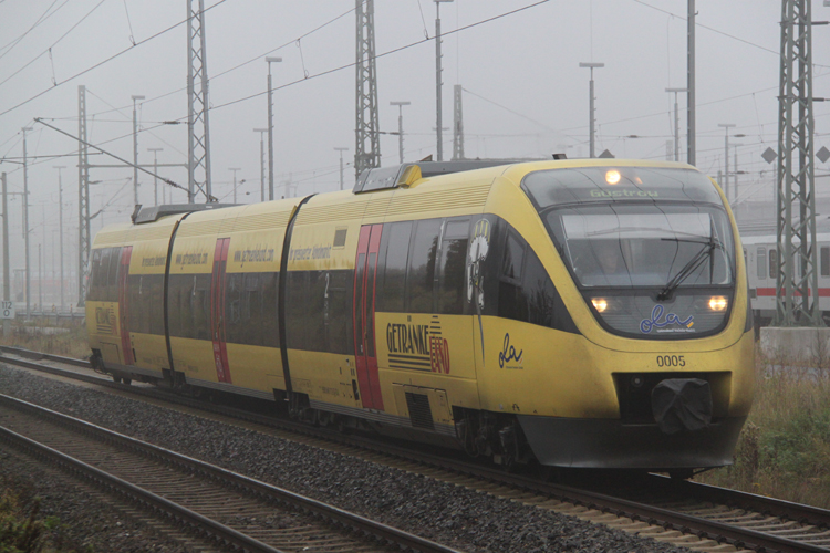 OLA79759 Rostock-Gstrow bei der Ausfahrt im Rostocker Hbf.29.10.2011