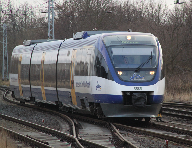 OLA79800 von Ueckermnde Stadthafen nach Btzow bei der Einfahrt im Bahnhof Gstrow.19.12.2011