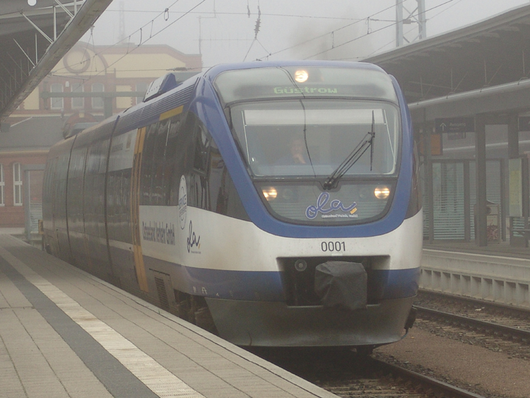 OLA80027 von Rostock Hbf Richtung Gstrow kurz nach der Ankunft im Rostocker Hbf(11.09.10)