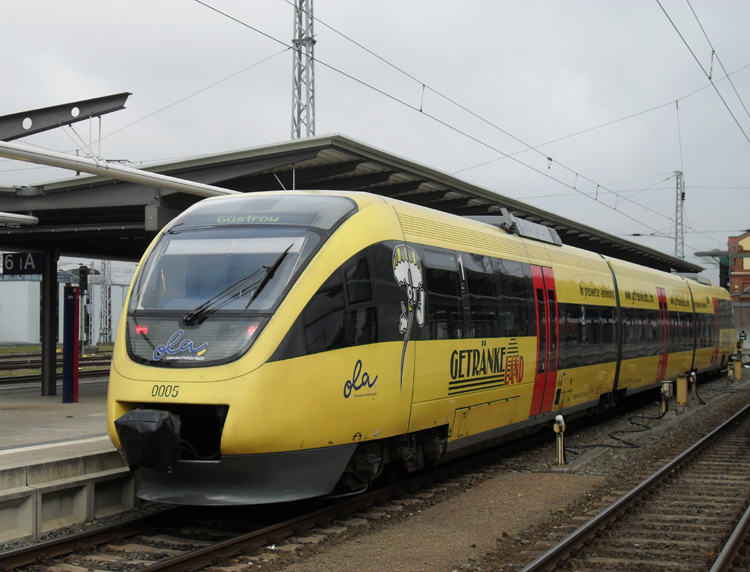 OLA80029 von Rostock Hbf.nach Gstrow kurz vor der Abfahrt im Rostocker Hbf.(09.04.10)