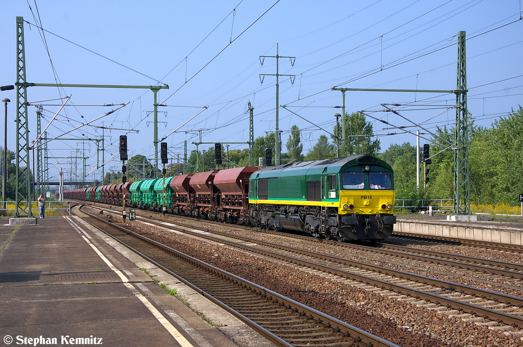 PB18 (266 022-3) ITL Eisenbahn GmbH mit Waggons des Typs Tads der ITL und Facs der ermewa, bei der Einfahrt in Schnefeld und fuhr erst nach 3h weiter in Richtung Grnauer Kreuz. 21.08.2012