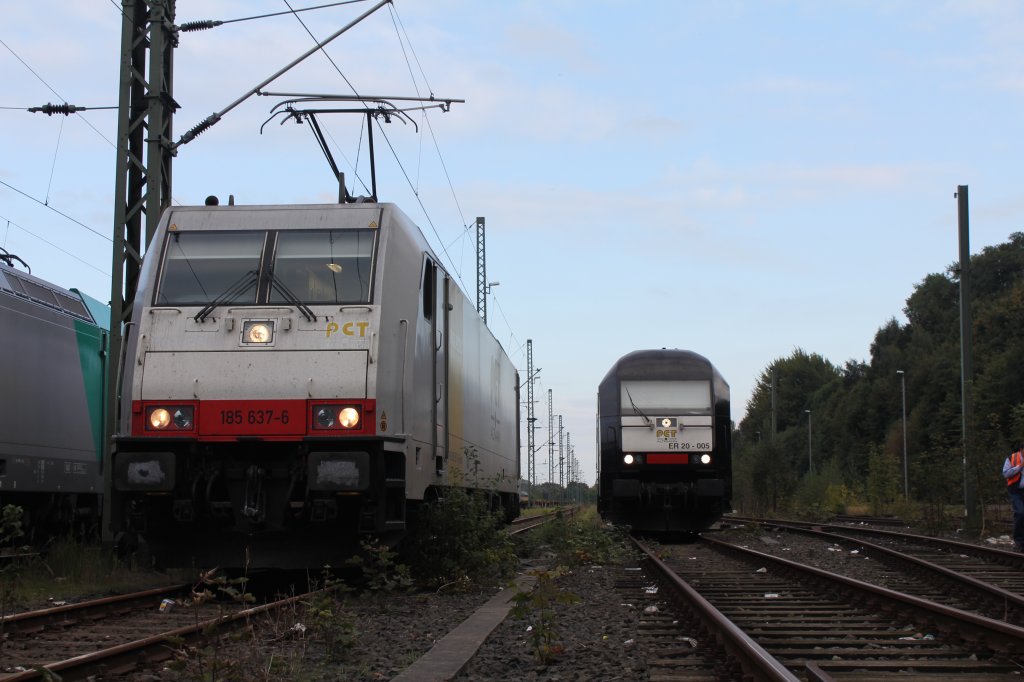 PCT Altmann (Railpool) 185 637-6 mit PCT Altmann (MRCE)ER 20-005 am 21.09.2011 in Hamburg Harburg Abgestellt.
Der TF hat bei der ER 20 noch Extra Licht Angemacht und Die 185 Weiter Vorgefahren. 