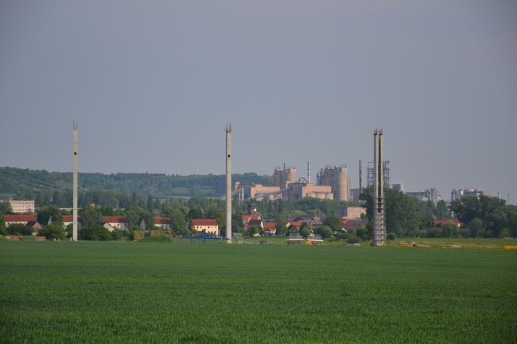 Pfeiler der zuk�nftigen ICE-Unstruttalbr�cke bei Karsdorf; 21.05.2011 (Foto: Roberto Franke)