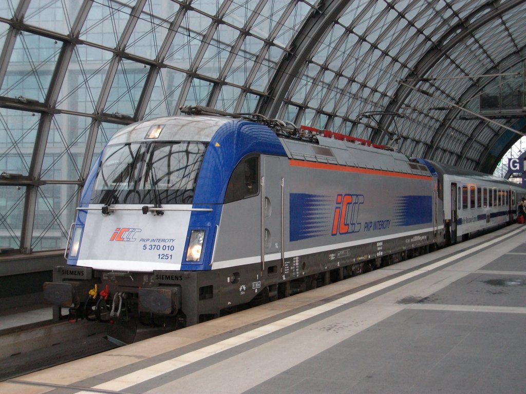 PKP-EU44 5 370 010 ein paar Minuten spter mit dem Gegenzug Berlin-Warschau am 16.Oktober 2010 im Berliner Hbf. 