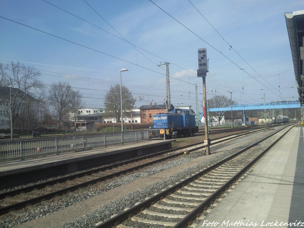 PRESS 346 020-3 (345 213-3) Dieselt gemtlich aus Mukran in den Bahnhof Bergen auf Rgen am 24.4.13