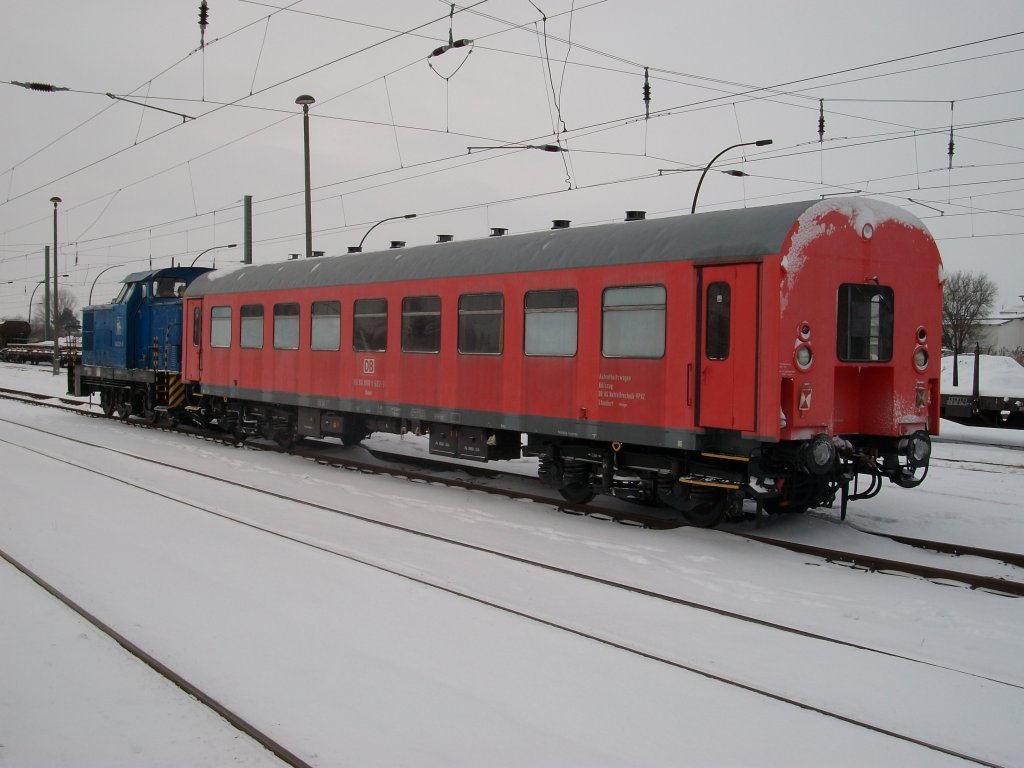 PRESS 346 025 brachte am 03.Dezember 2010 von Mukran nach Bergen/Rgen diesen Aufenthaltswagen.